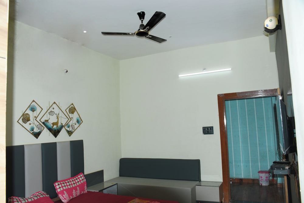 Manan Palace