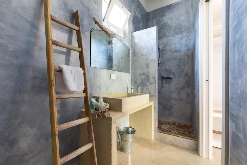Le Cernicole en Melissano — bathroom