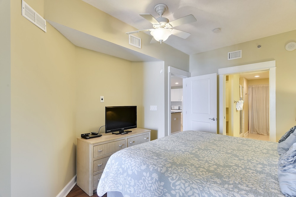 Grand Panama Beach Resort by Book That Condo