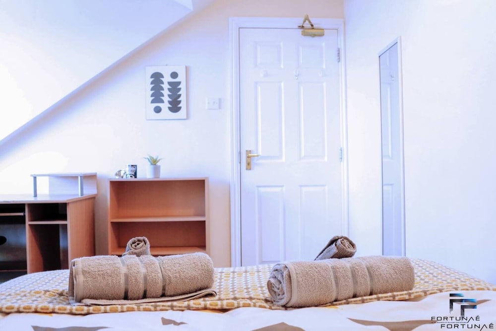 Beautiful 5-bed House Roker Beach view 3