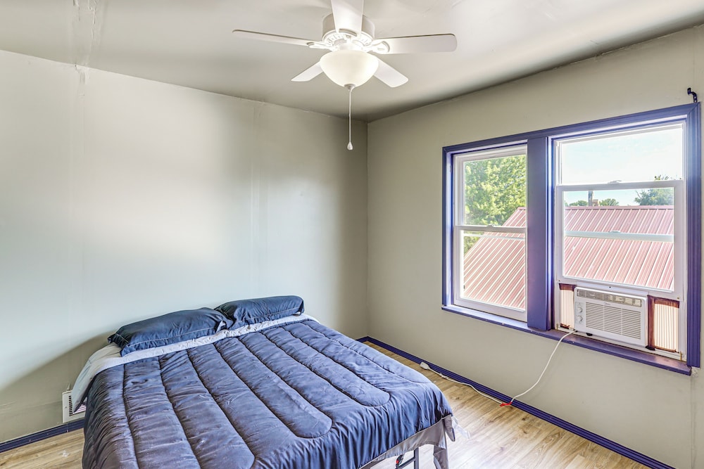 Quaint Family Retreat in Fairbury!