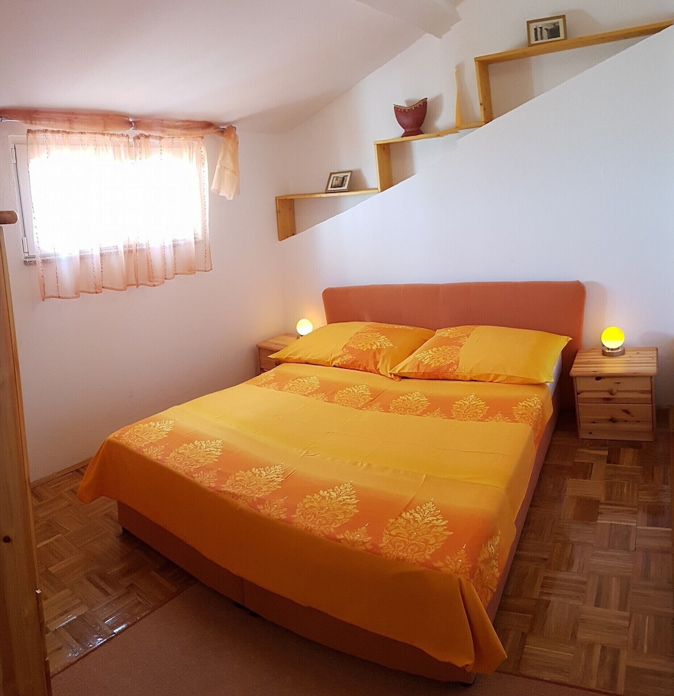 Beautiful 2-bed Apartment in Nin view 3