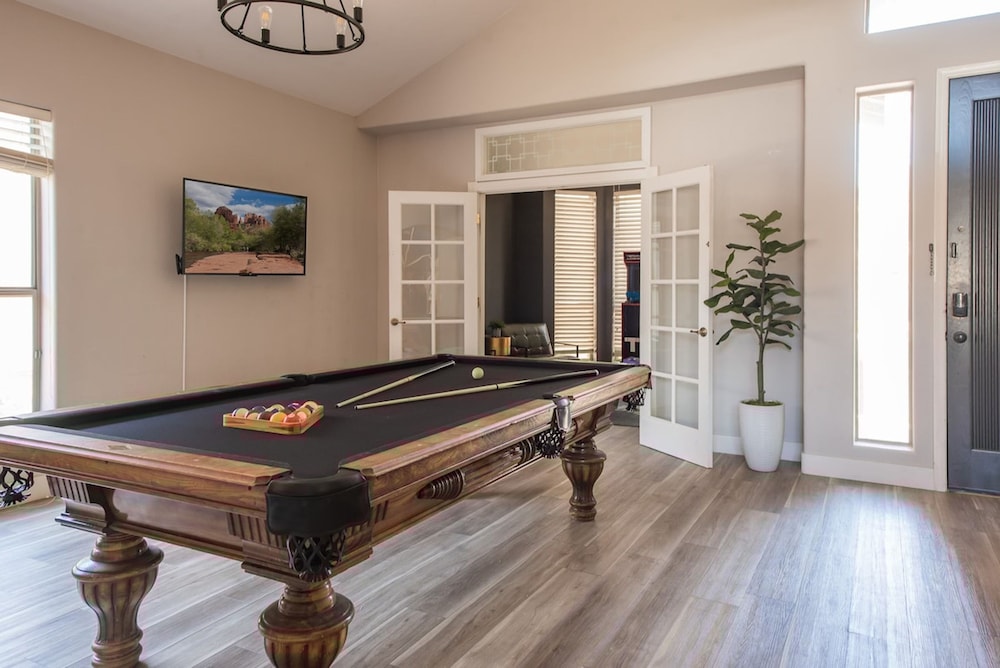 Scottsdale Paradise Poolside With Hot Tub Gym