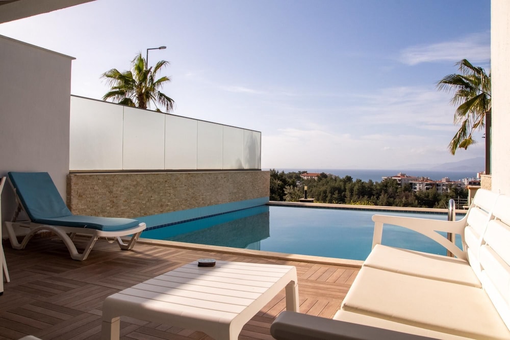 Spacious Perfect Flat With Private Pool view 3