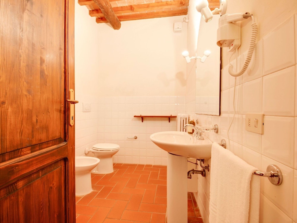 Belvilla by OYO Lavish Farmhouse With Fireplace photo 2
