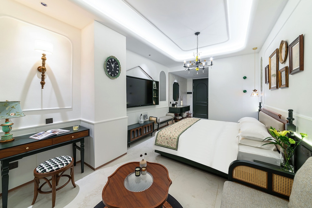 Vishan Garden Trendy Hostel