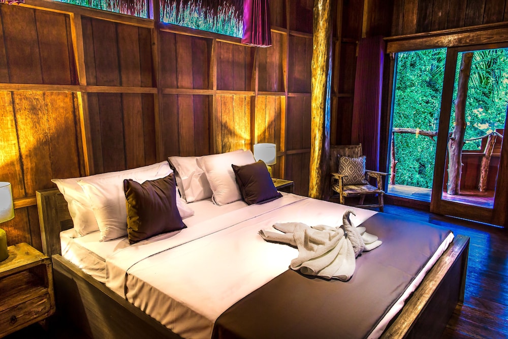 Gili Treehouses