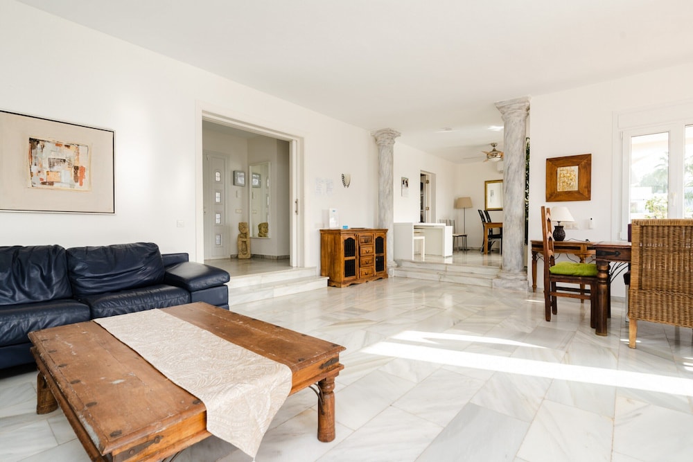 Villa in Marbella With Private Pool and Beach