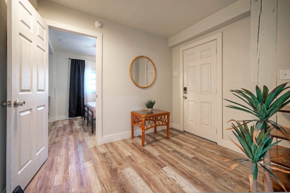 2-unit Home in Golf Cart Zone w Patio Balcony Salty Sunshine Multi-family Retreat