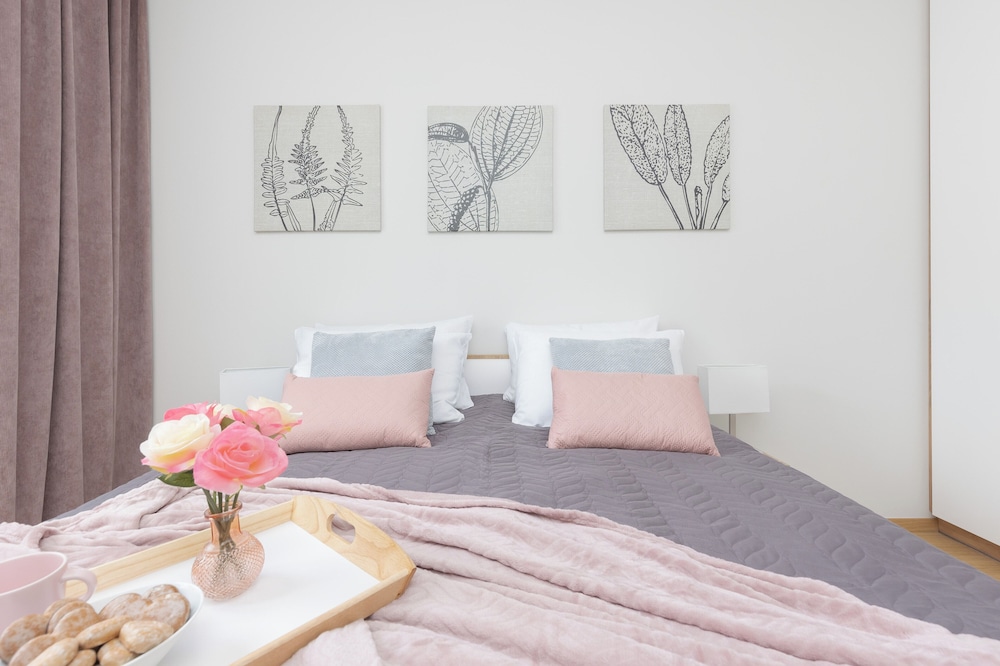 Warsaw Apartment With Parking by Renters view 4