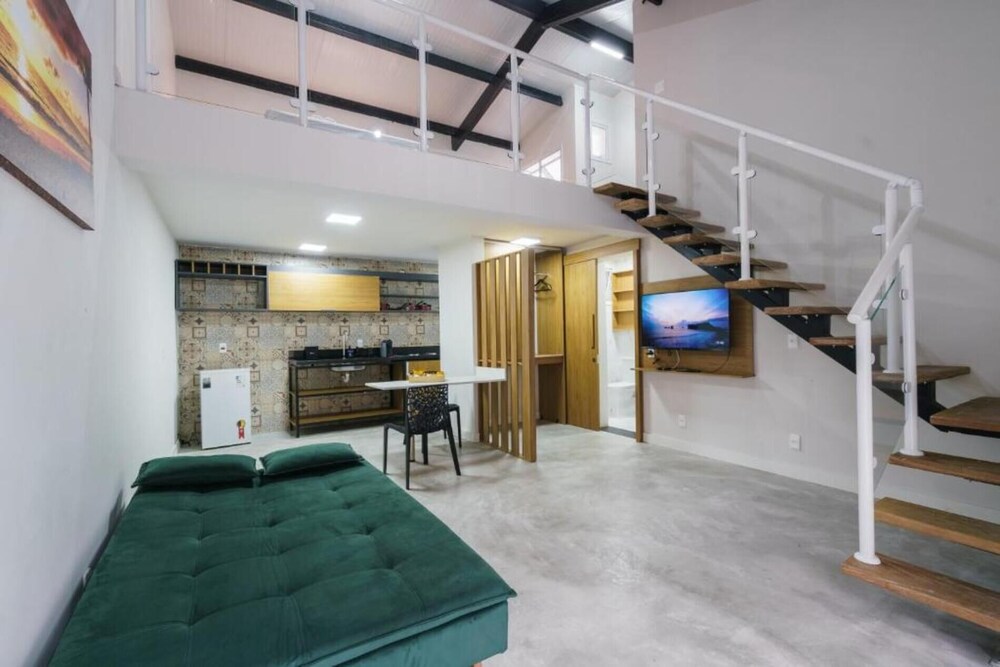 Loft's Green Island