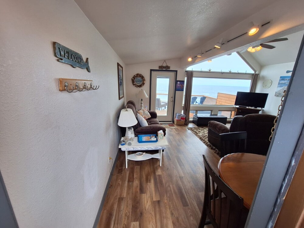 Ocean Front Cabin 14 w Jacuzzi Gorgeous Views
