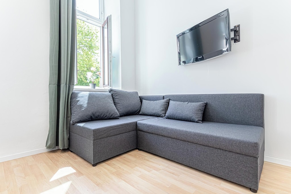 6BR Apt Lovely Garden Near Lorenz Böhler