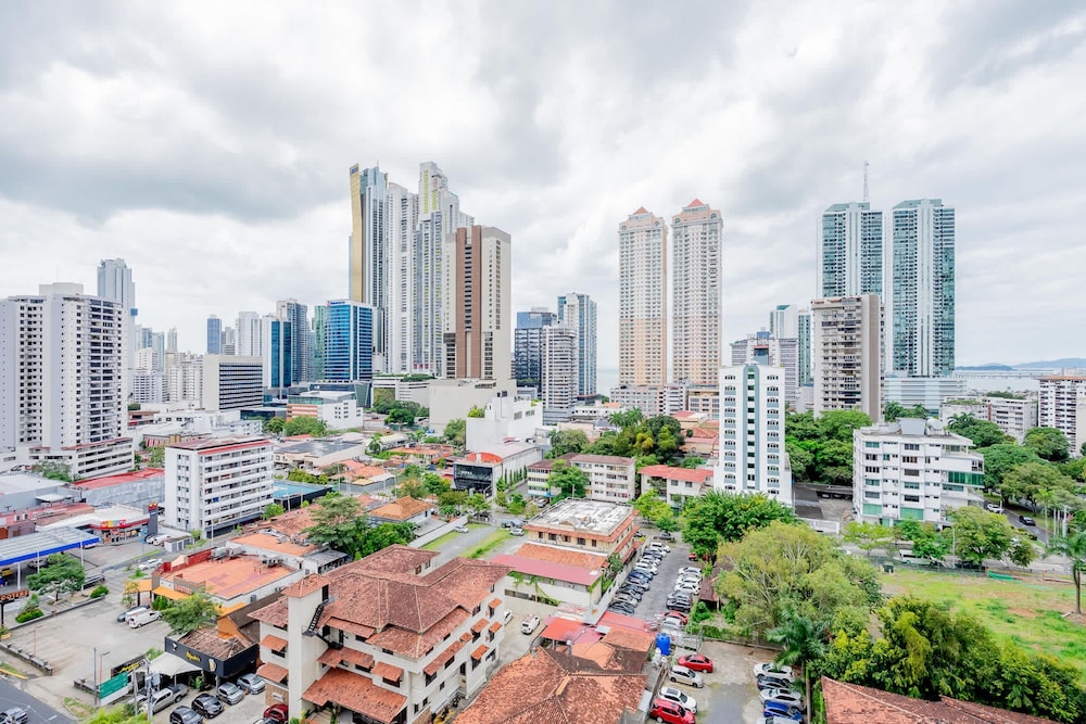 w Situated 1BR w Beautiful View in Calle 50