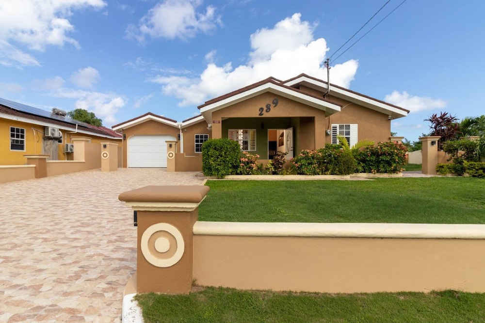 5 Bedrmoasis Draxhall Pool Gym