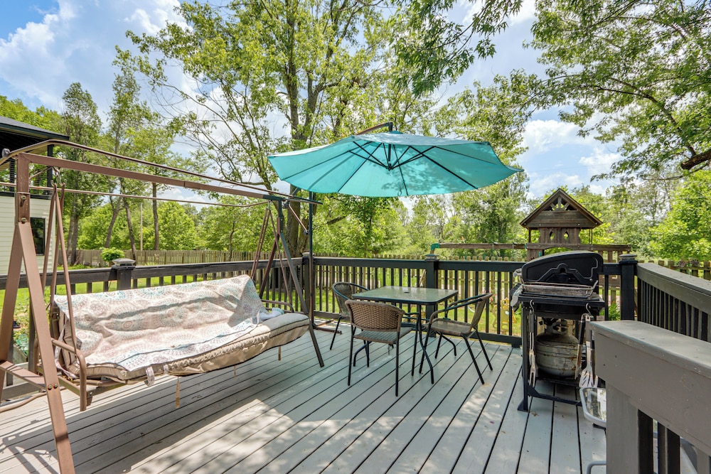 Walk to Lake Fayetteville: Family Retreat w/ Deck