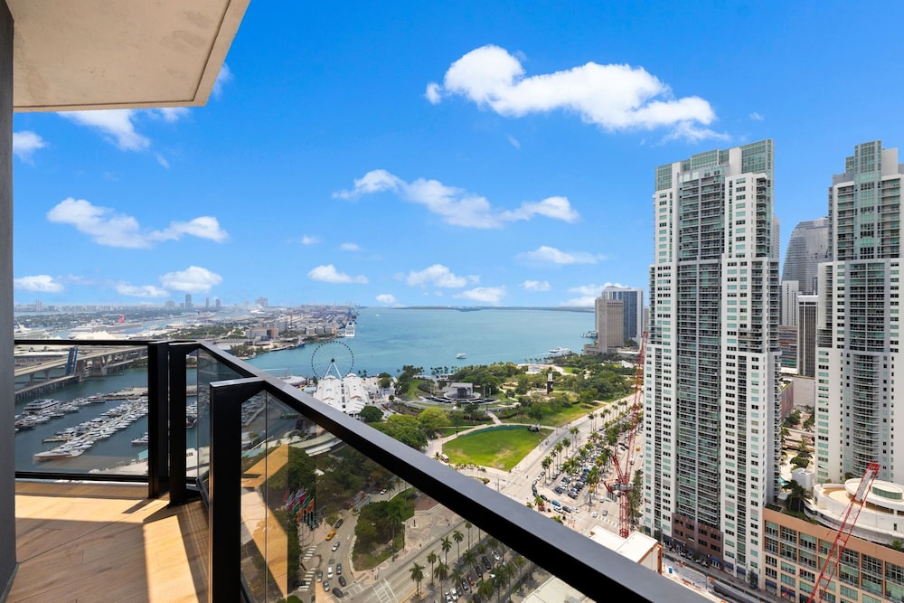 Apt with Stunning View at Downtown Miami