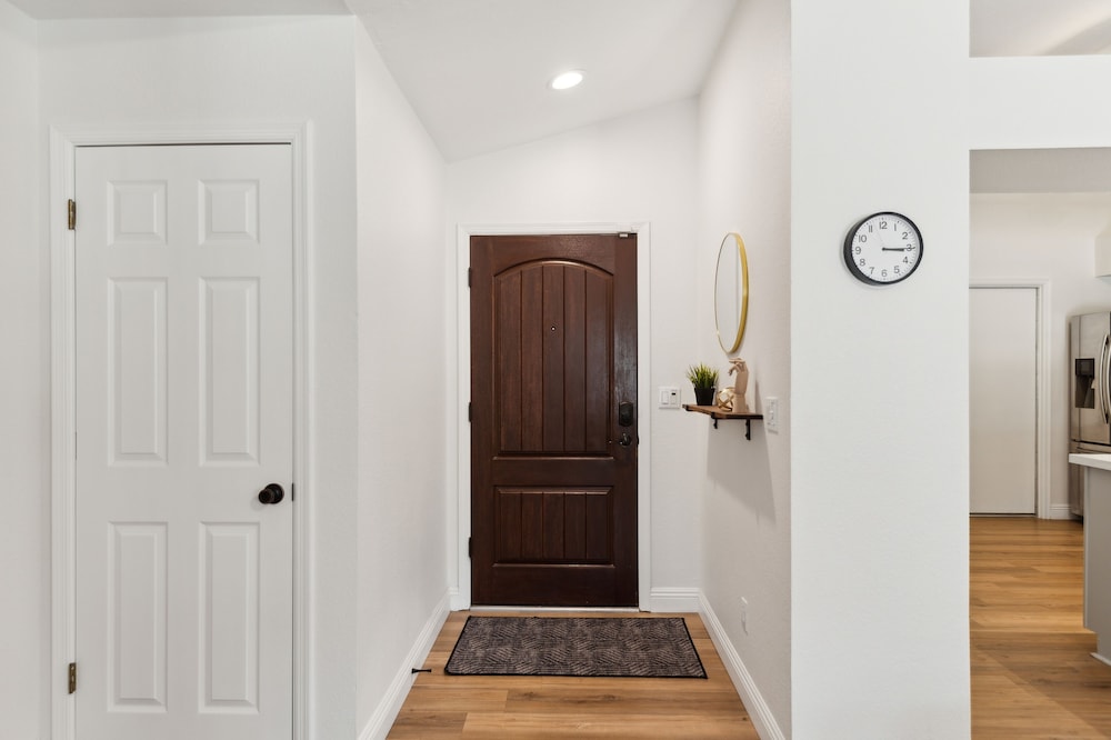 Beautifully Renovated Glendale Retreat 3 Bedroom Home by RedAwning