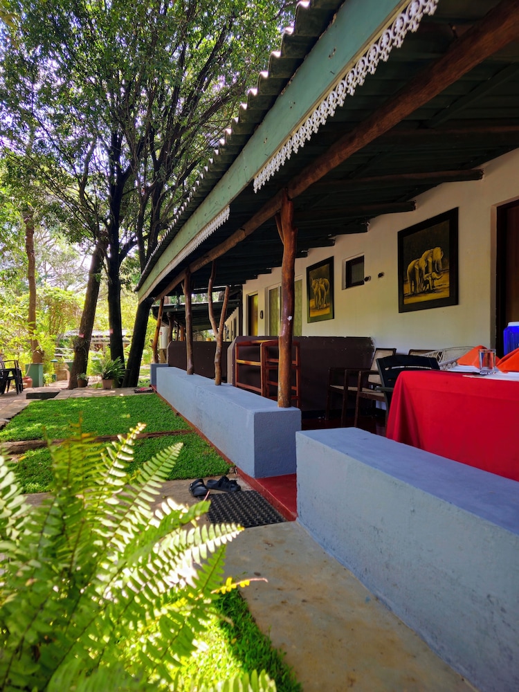 Udawalawe Safari VIllage By Plateeno