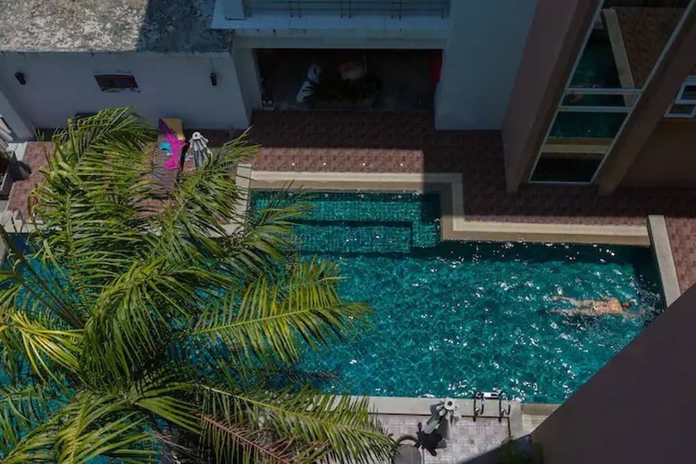 6-17 - 2 Bdr Condo With Balcony and Shared Pool