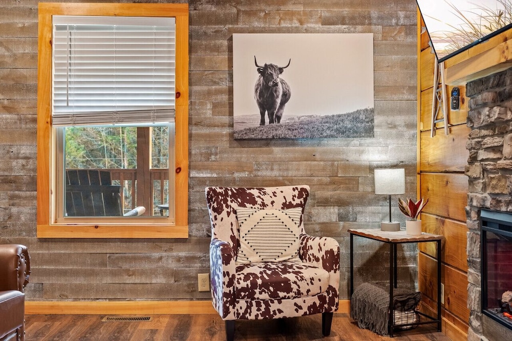 Rustic Mountain Retreat by Ghosal Luxury Lodging - Property Image 11