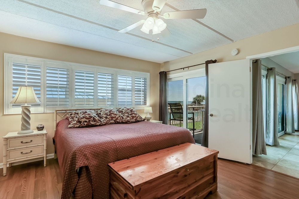 Fernandina Beach Vacations - Enchanting Ground Unit Condo Few Steps Away from the Ocean Side by RedAwning - Property Image 15