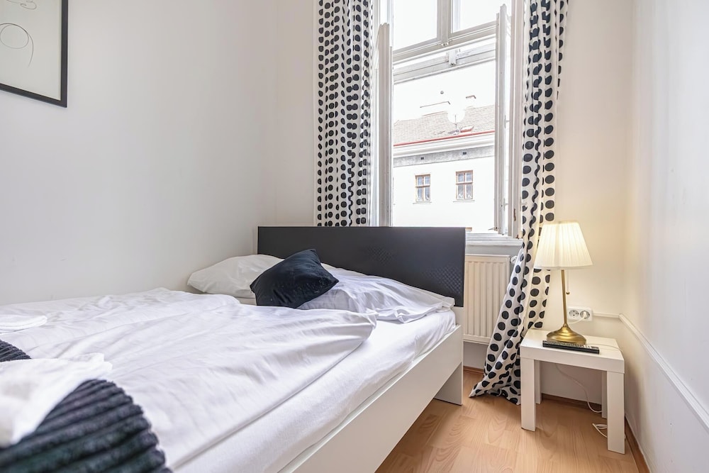 Private Room For Long Stay Stadthalle