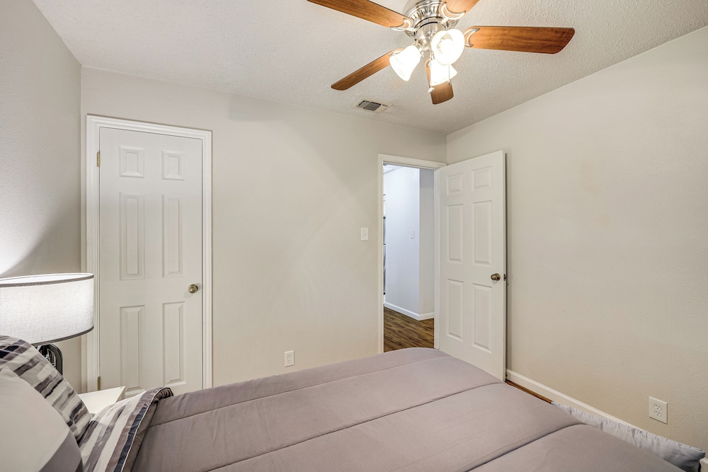 3 Mi to Randolph Afb: Family Home w/ Poker Table!