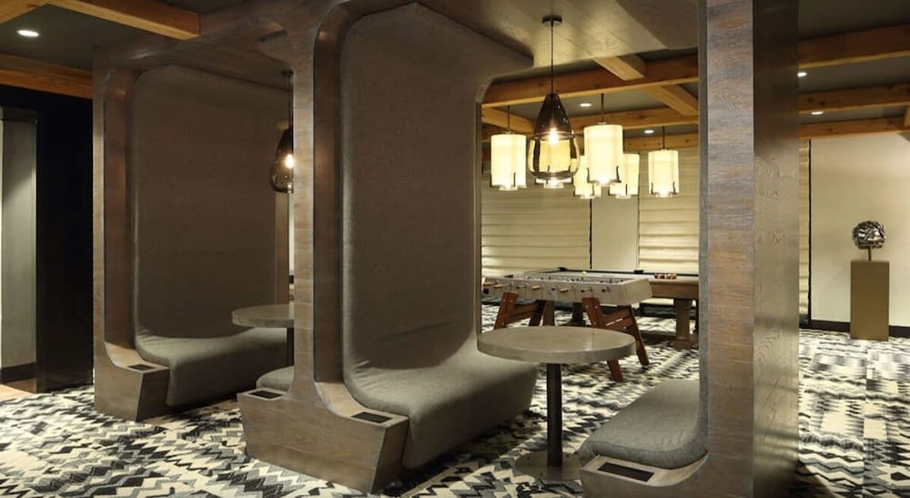 Revive Tanglewood Stunning 2BR in Uptown Houston