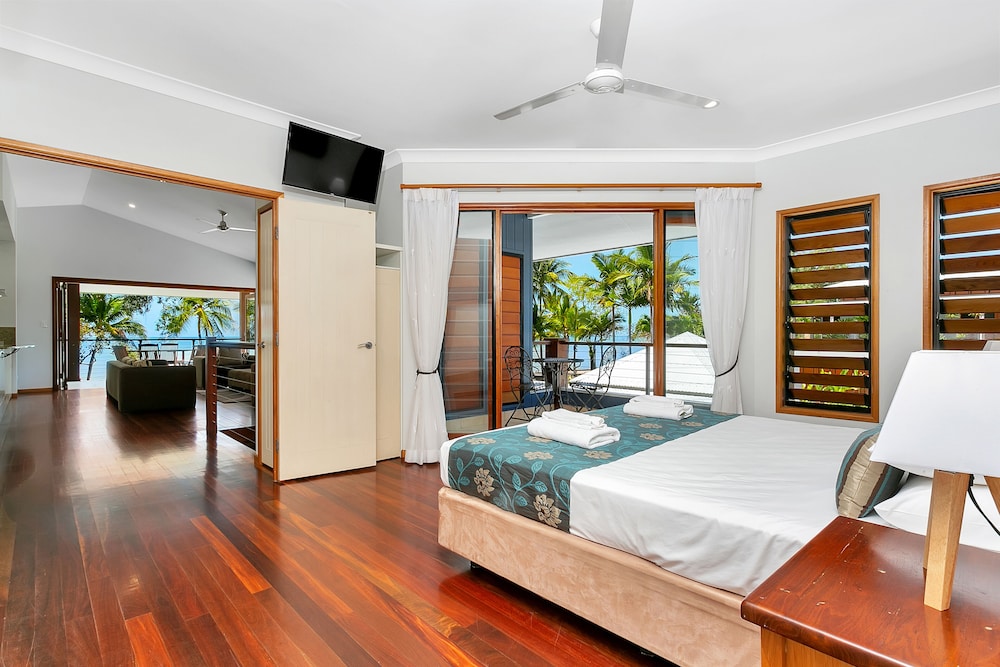 Reeflections Beachfront Holiday House
