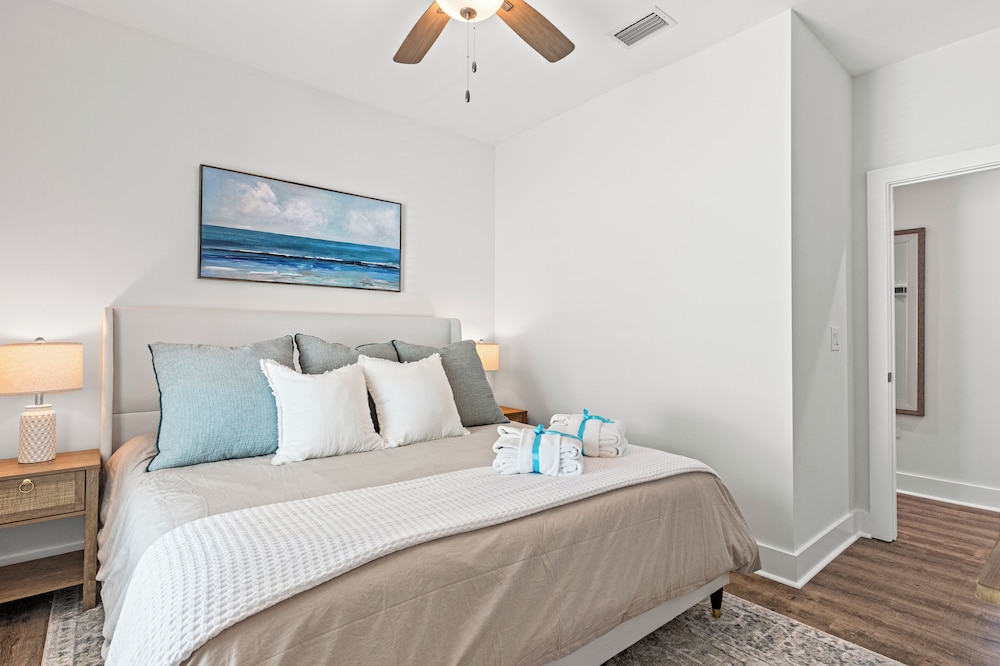 Spacious 6BR Beach Home Sleeps 15 Relax & Reconnect at Coastal Breeze