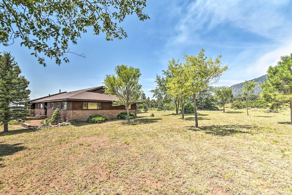 Lovely Flagstaff Home w/ BBQ & Mountain Views!
