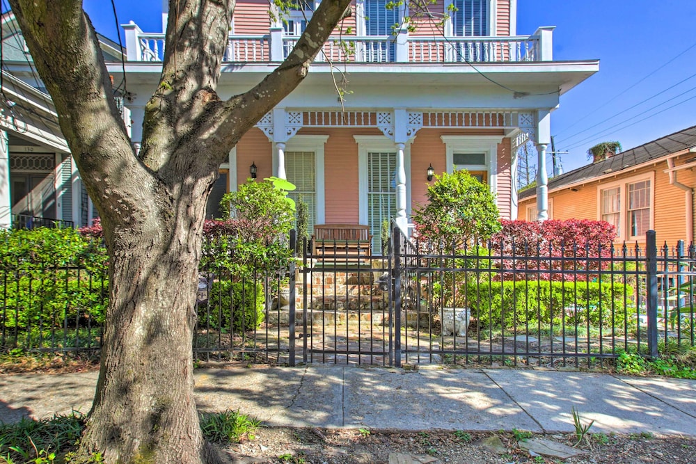 Historic Townhome - 2 Mi to French Quarter!