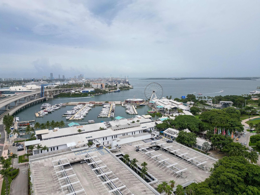 Bayside Breeze Downtown Luxury Tower Pool Gym