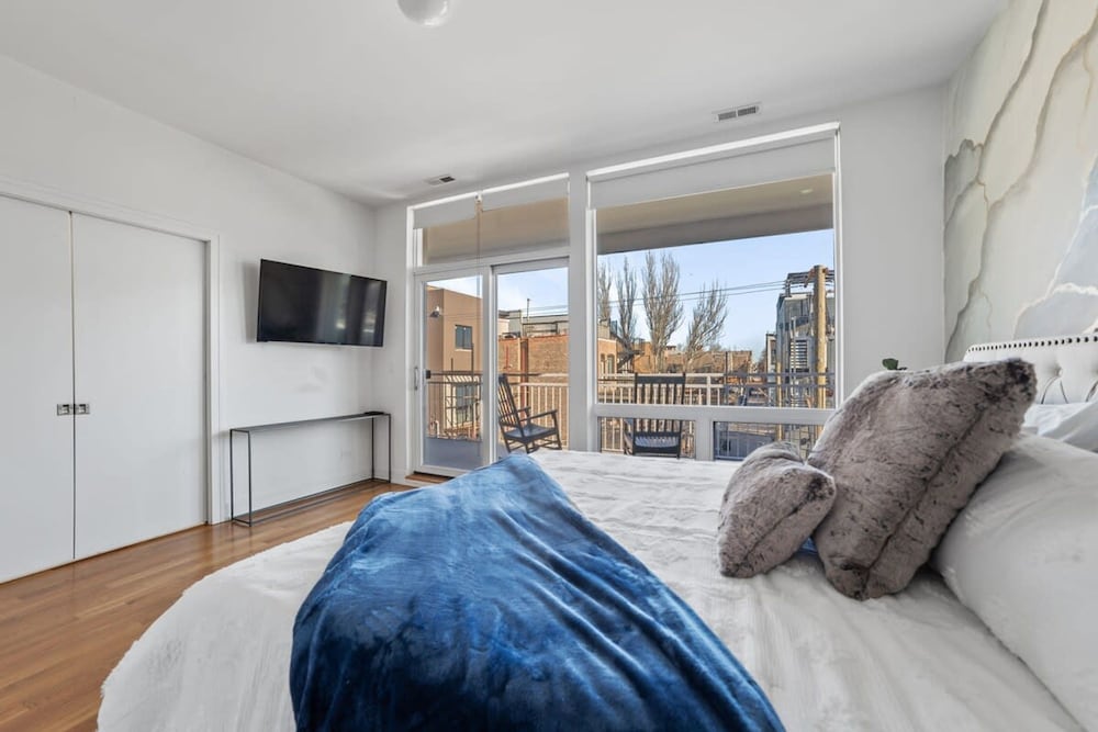 4 Bedroom Condo in Ukranian