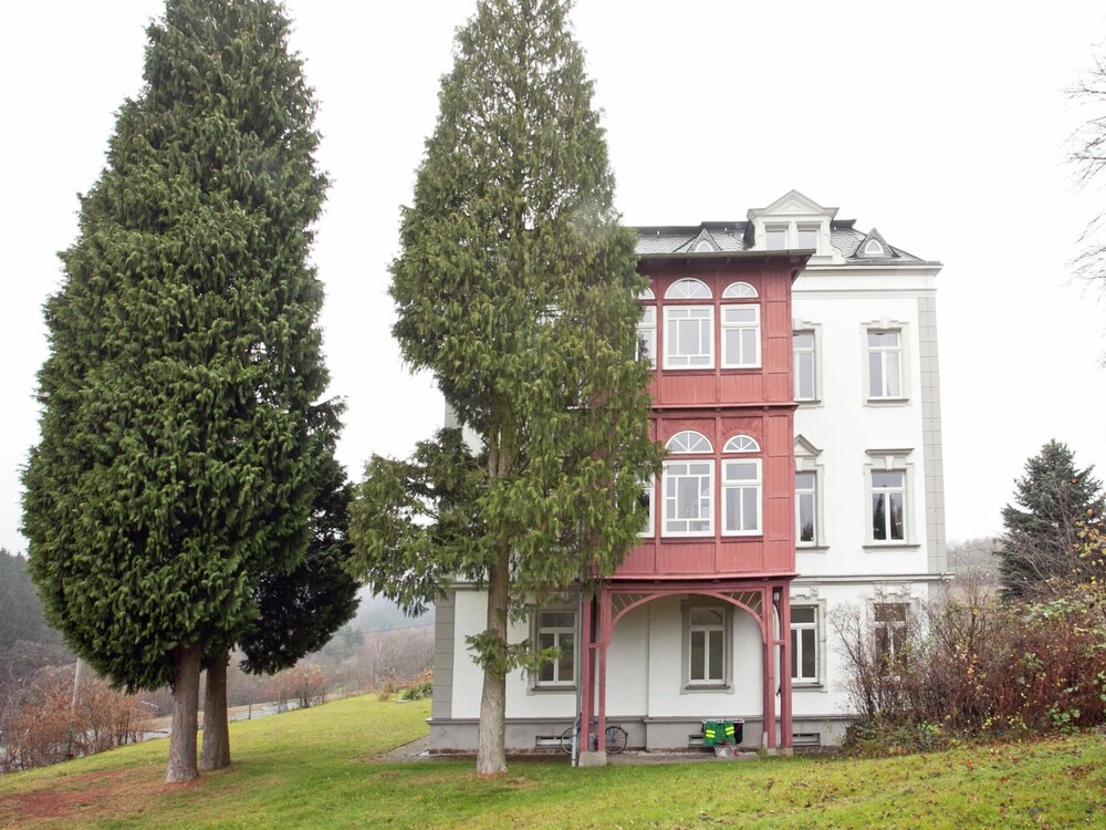 Alluring Villa in Grunhainichen-borstendorf With Garden