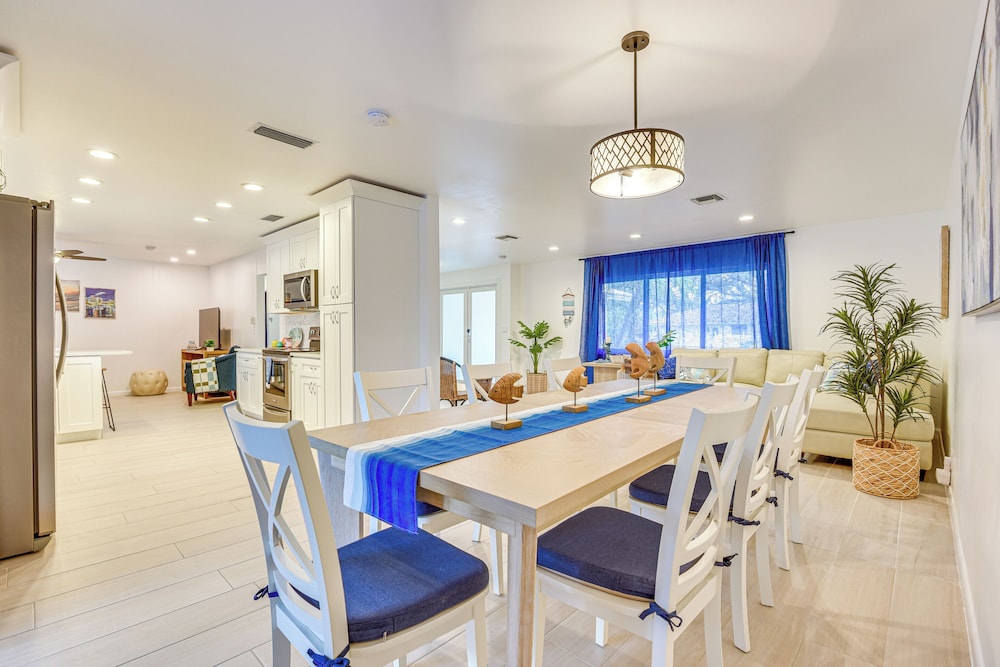 3 Mi to Beach: Spacious Sarasota Home w/ Game Room