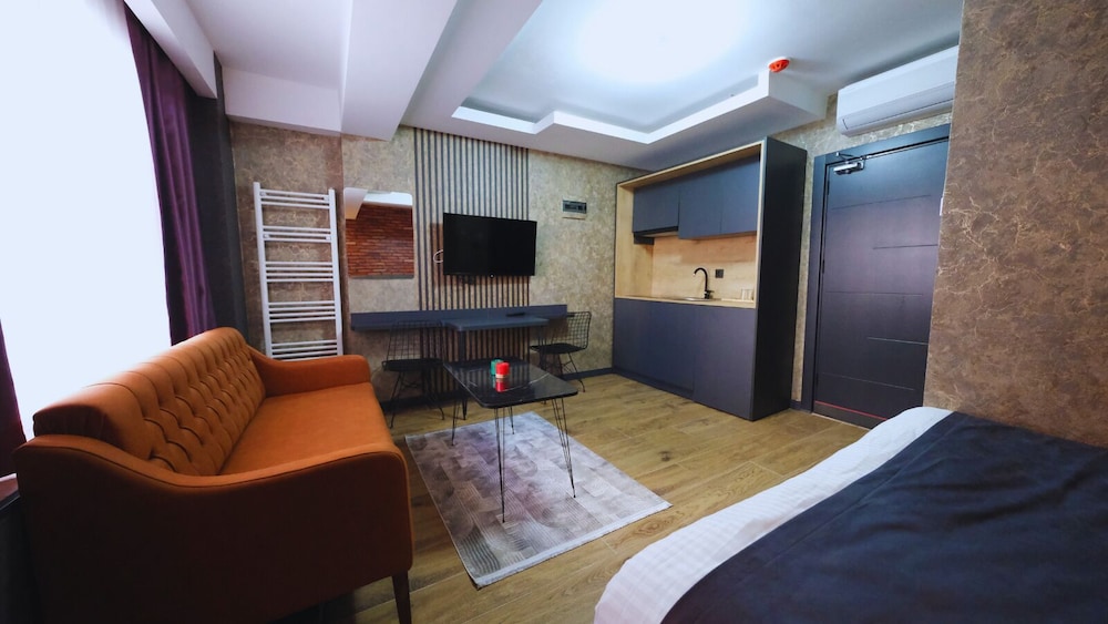 Nomad Hub Istanbul Suit
