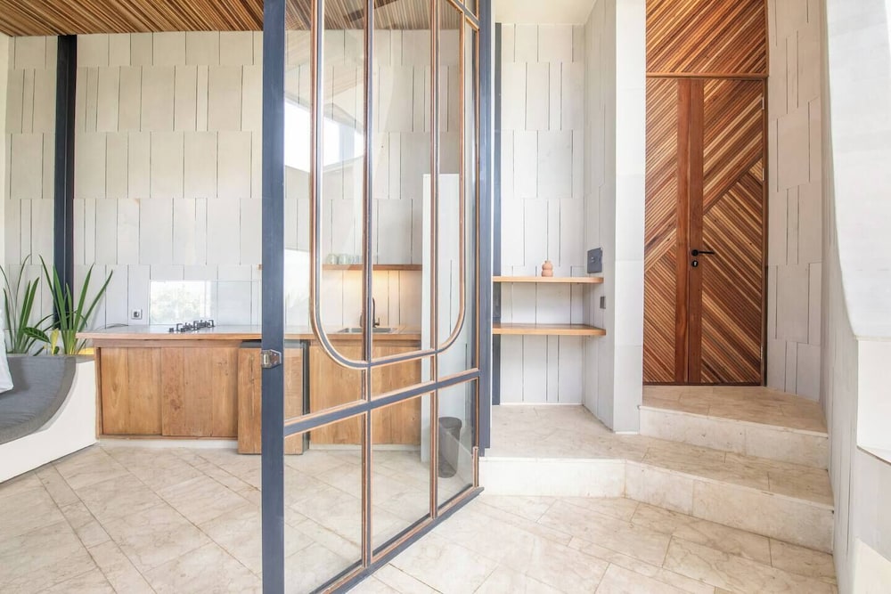Modern 1-br Loft With Art Deco Vibe Shared Pool