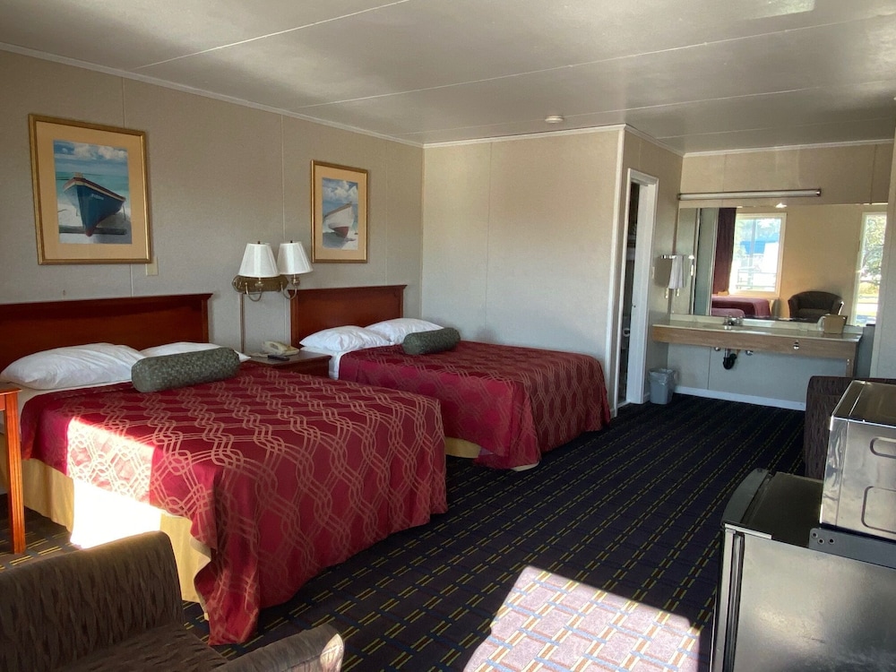 Sherwood Motel view 4