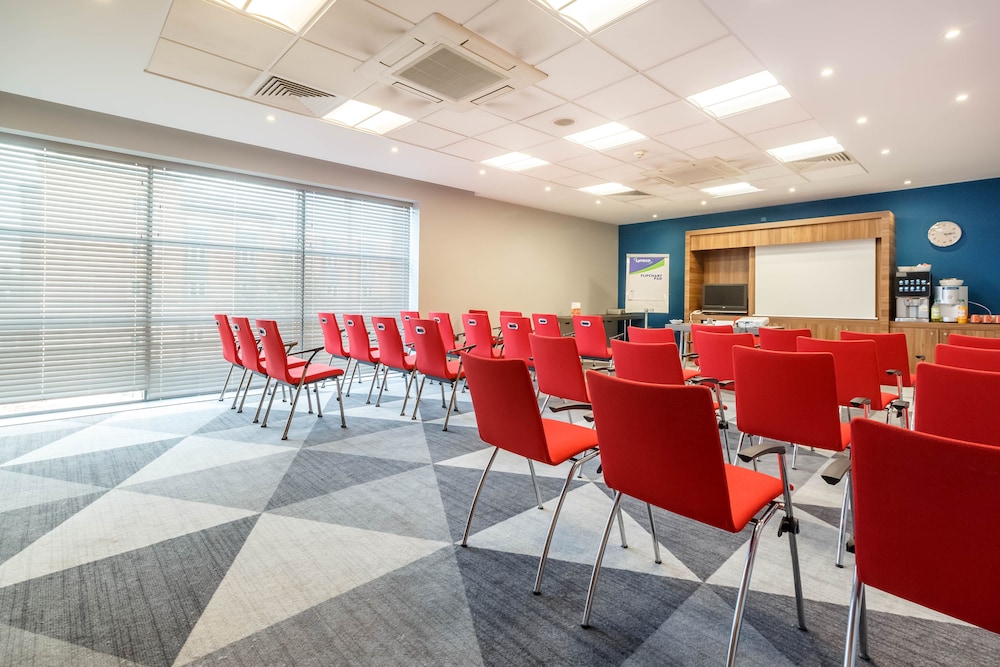Walsall Vacations - Holiday Inn Express Walsall M6J10, an IHG Hotel - Property Image 8
