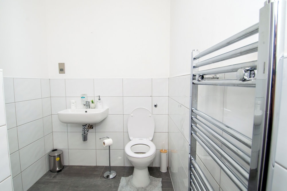 Apartment - Sleeps 4 - Parking - Workspace