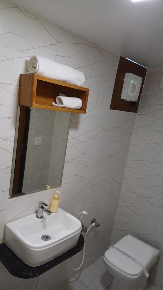 Hotel The Grand Jashi Residency