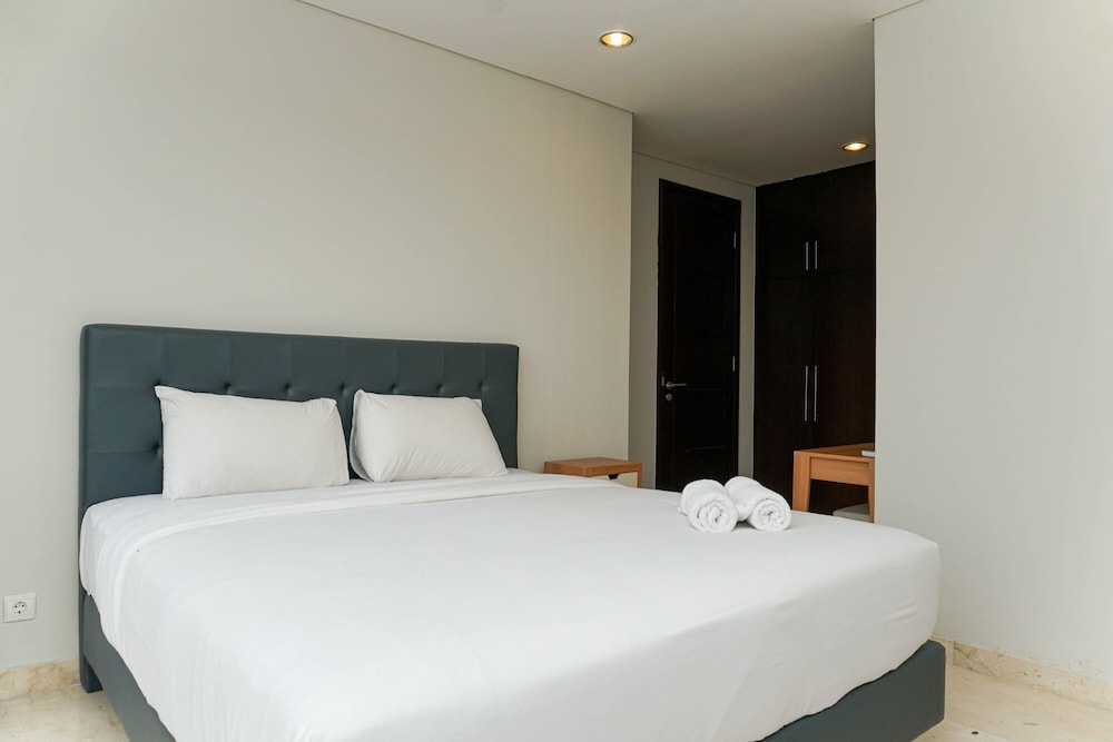 Relaxing 2BR at The Empyreal Condominium Epicentrum Apartment By Travelio view 2