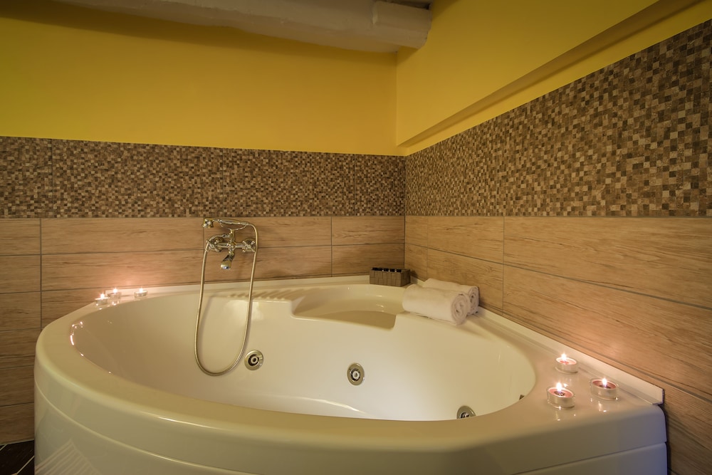 Rome King Suite