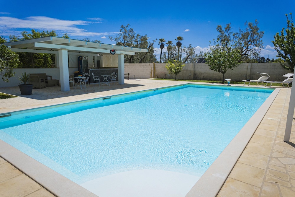 Villa El Capitano With Garden and Pool