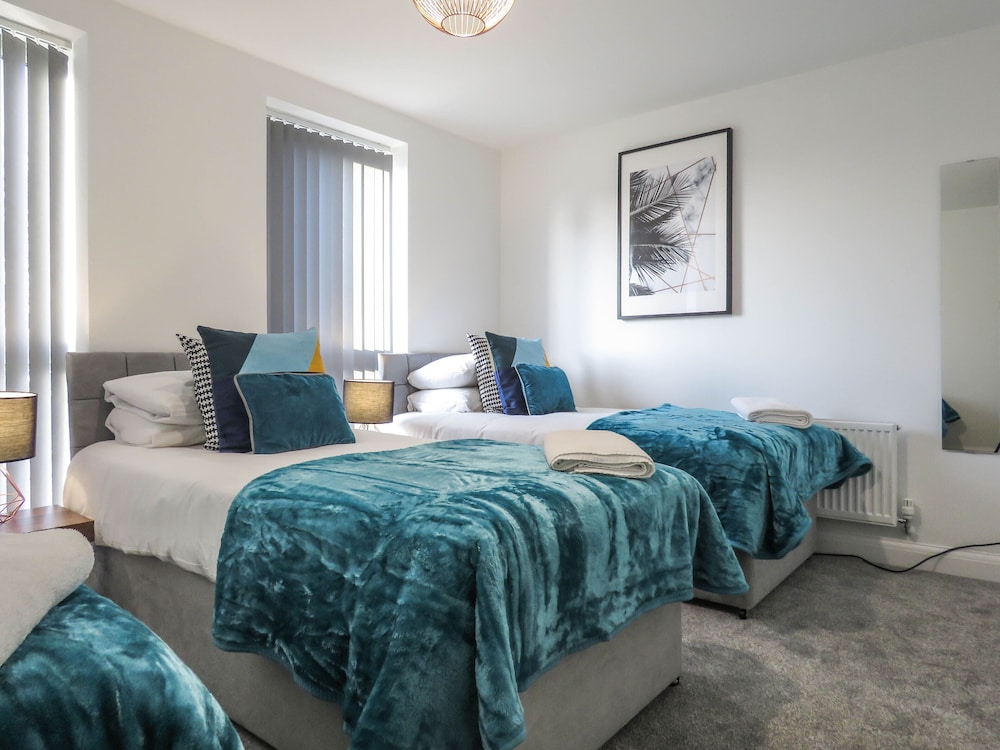 Tudors eSuites Birmingham Townhouse Private Garden Free Parking