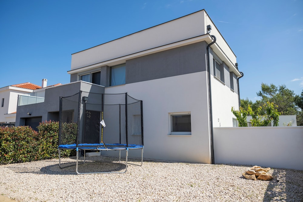 Alba Family Home