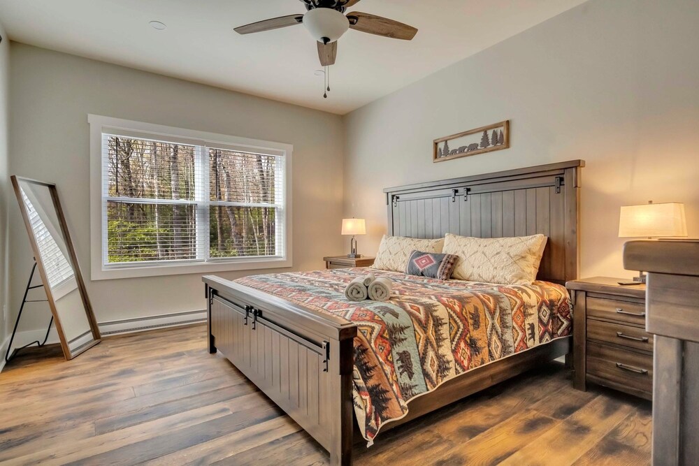 Bear Creek Bliss by Avantstay Sleeps 16 Game Room Deck Fire Pit