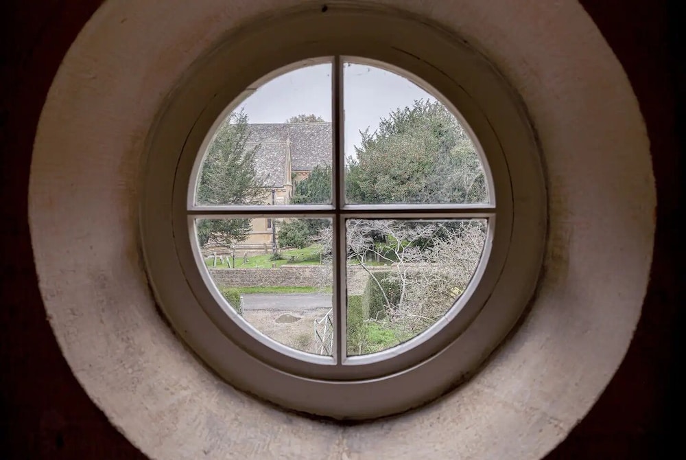 Artisan Hall Stunning Grandeur Cotswolds